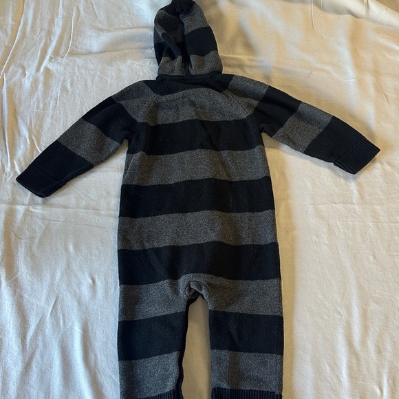 GAP Black and Gray Striped Kids knit Footie - Romper/Jumpsuit - Picture 4 of 4